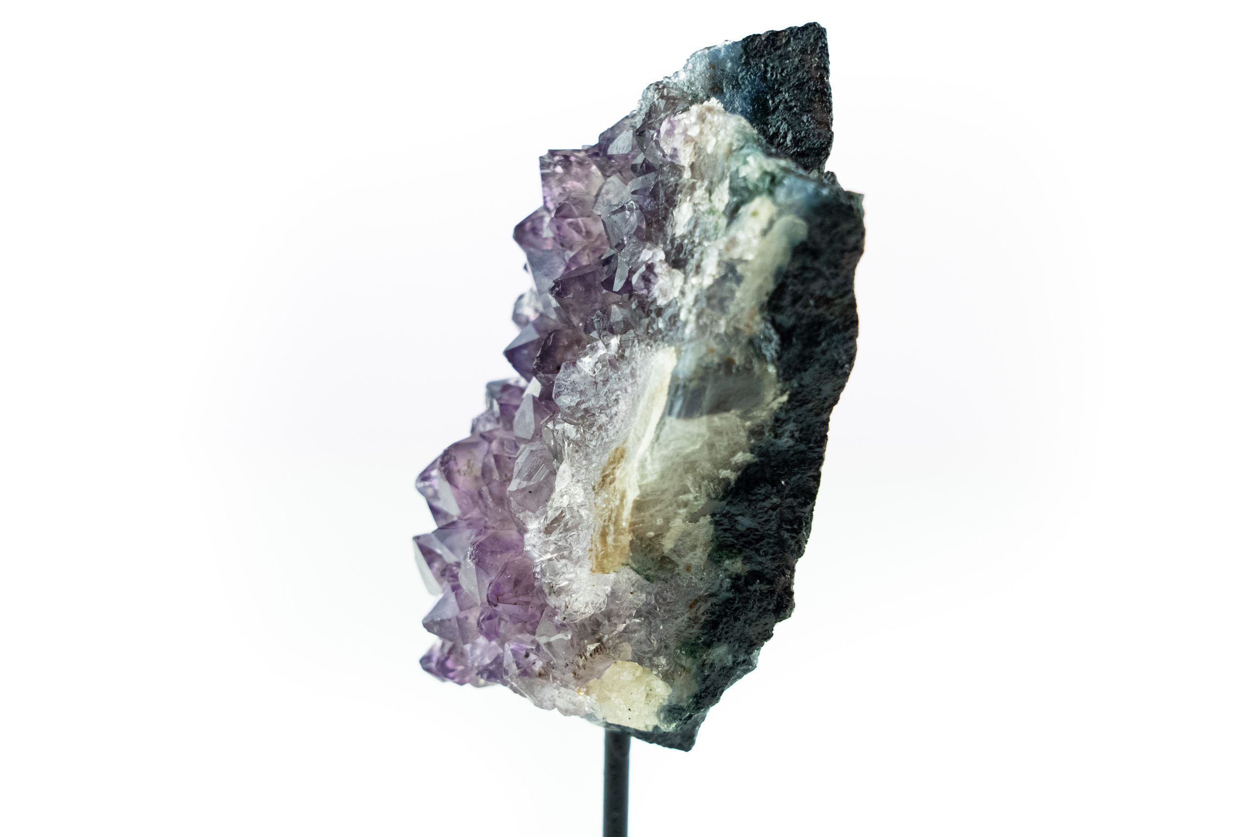 Amethist - op standaard - interieur - kristal - kristalrijk